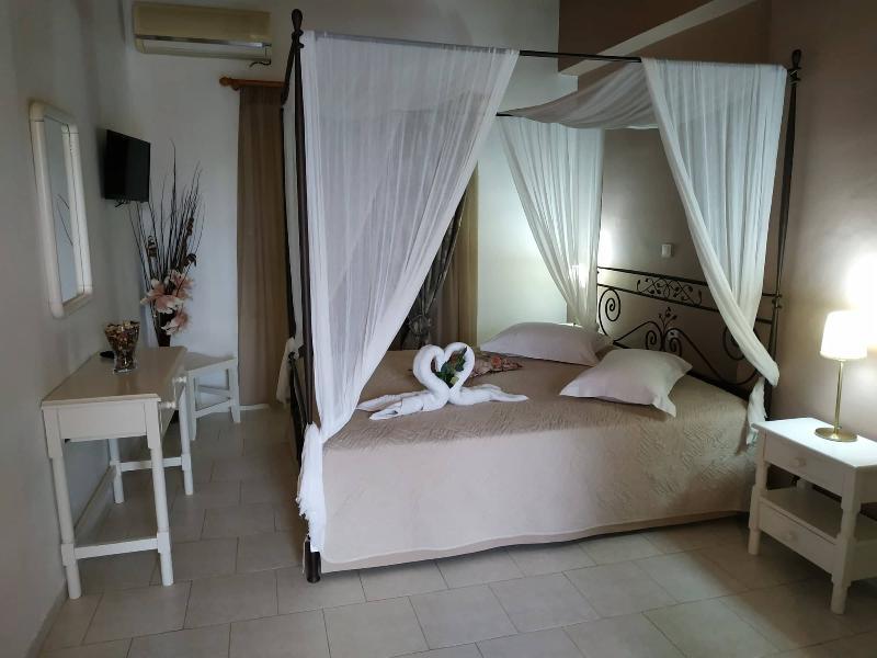 Eleni'S Garden & Castello Suites Alykanas  Zewnętrze zdjęcie