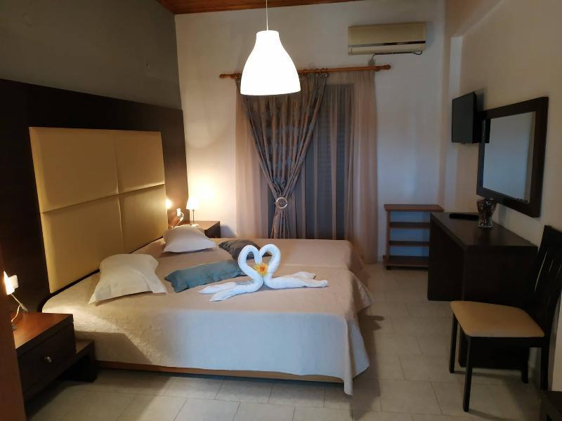 Eleni'S Garden & Castello Suites Alykanas  Zewnętrze zdjęcie