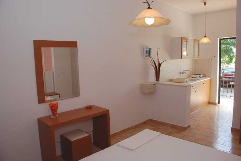 Eleni'S Garden & Castello Suites Alykanas  Zewnętrze zdjęcie