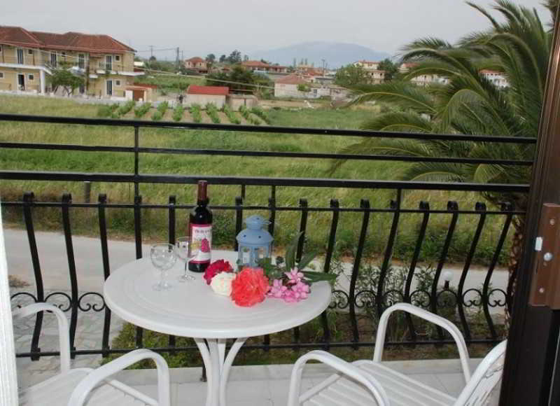 Eleni'S Garden & Castello Suites Alykanas  Zewnętrze zdjęcie